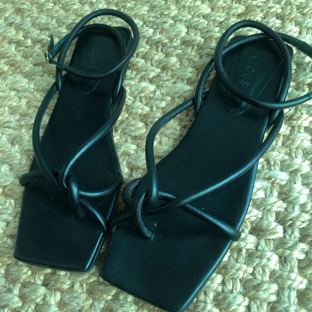 Neous Black Leather Minimalist Sandal. Size 38 - Picture 6 of 12